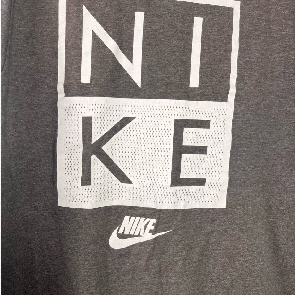 The Nike Tee Men’s XL Short Sleeves Lightweight Athletic Cut Modern Gray - Picture 5 of 6